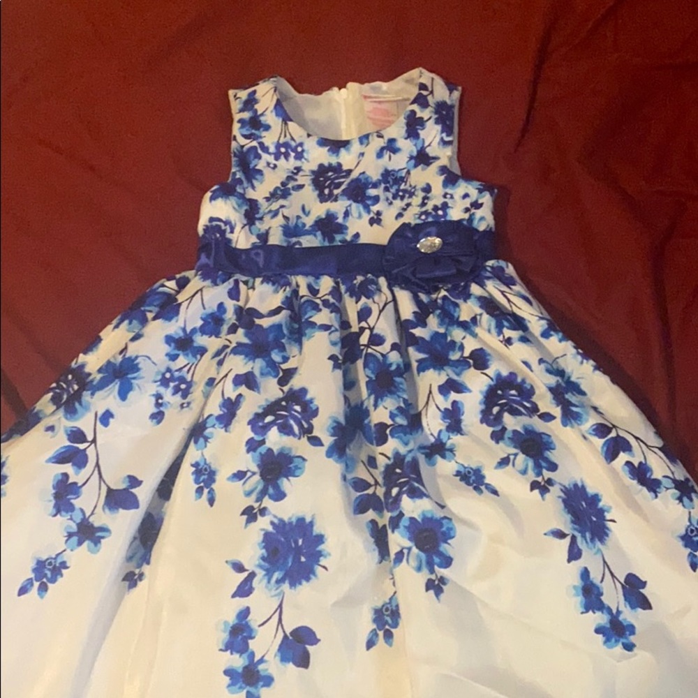 Girls dress